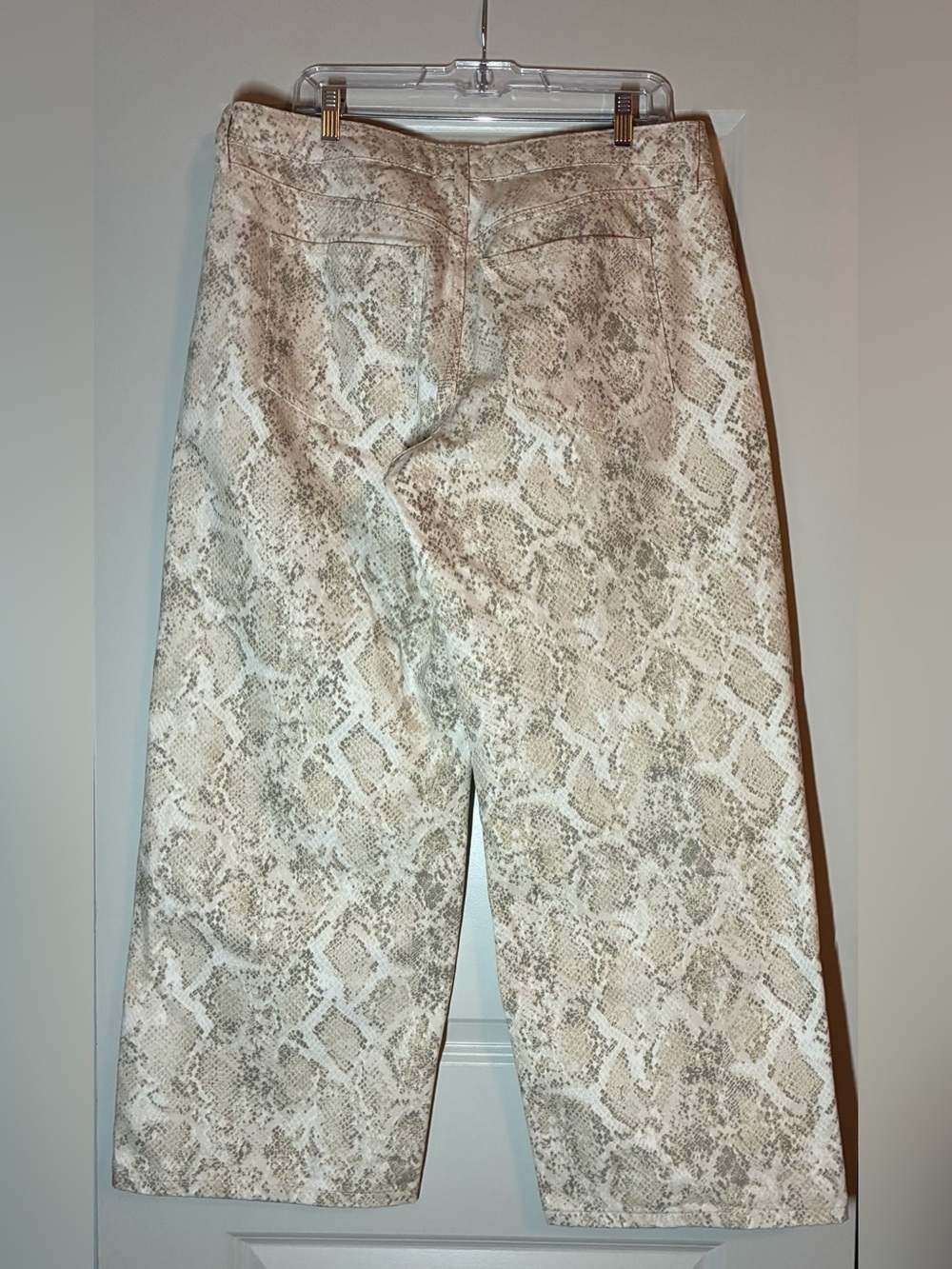 Wild Fable Low Rise Baggy Jeans in Snakeskin Print Pattern Size 12 - Picture 3 of 5